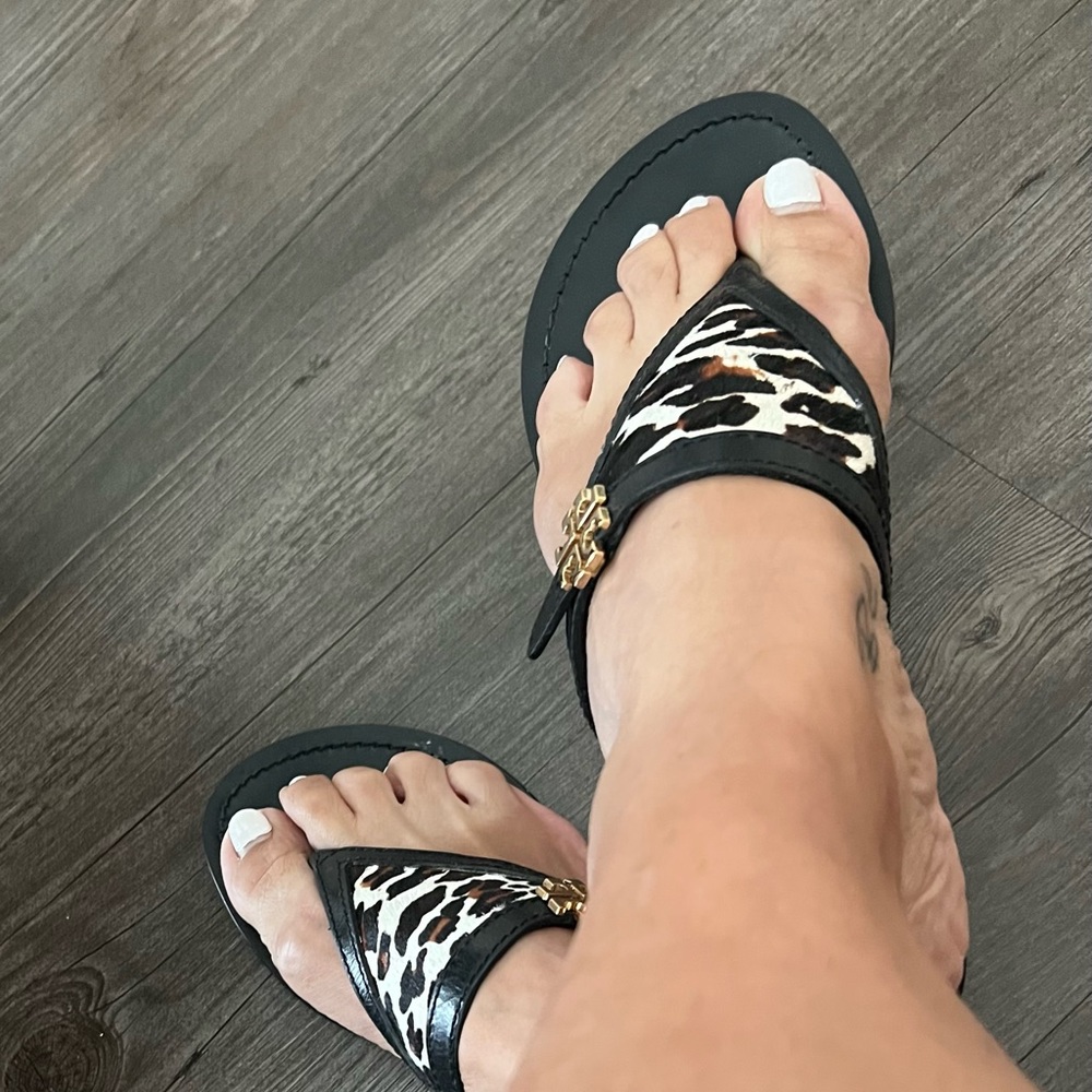 Tory Burch Eloise Black Leather and Leopard Print Flat Thong Sandal Size 8 - Picture 5 of 7